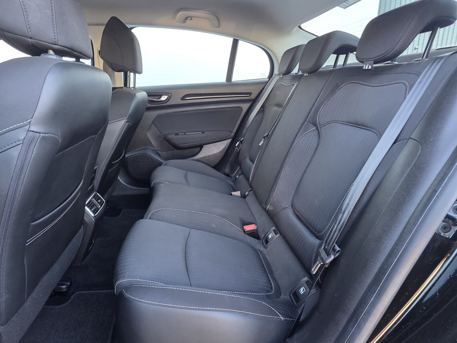 2020 Renault Megane - image 15