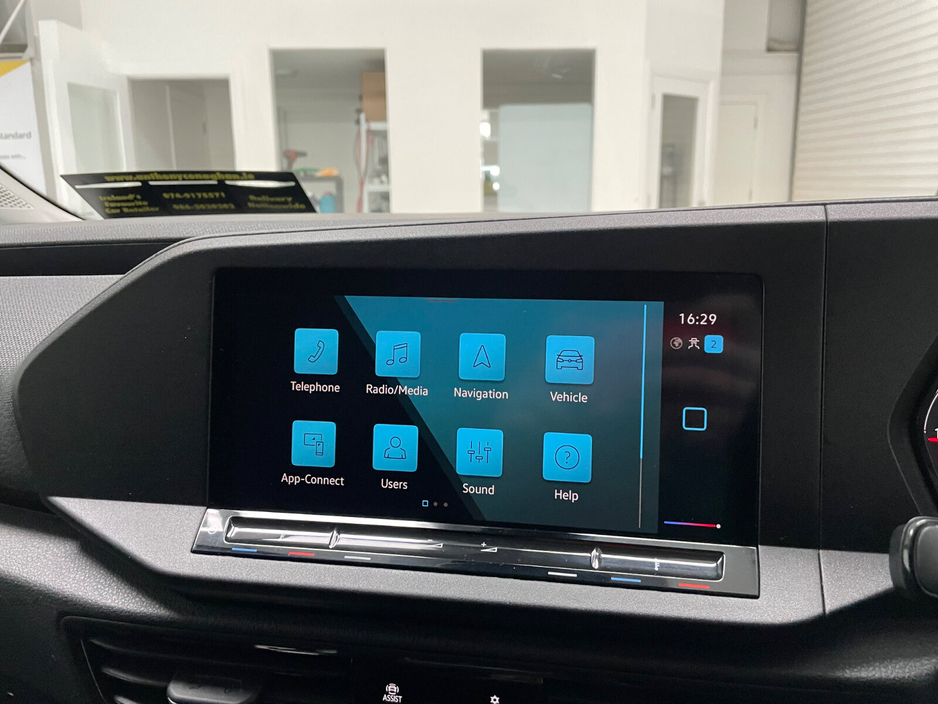 2023 Volkswagen Caddy - image 23