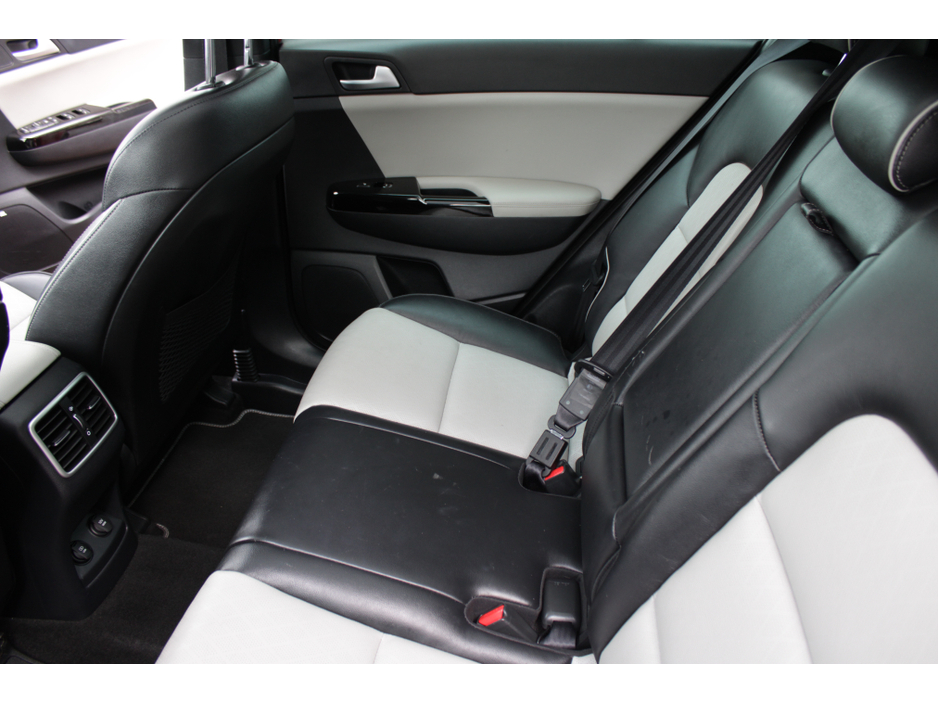 2017 Kia Sportage - image 21