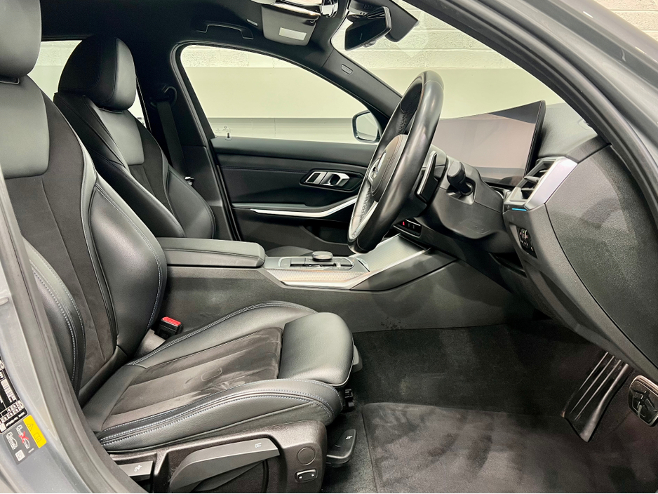 2023 BMW 3 Series - image 16