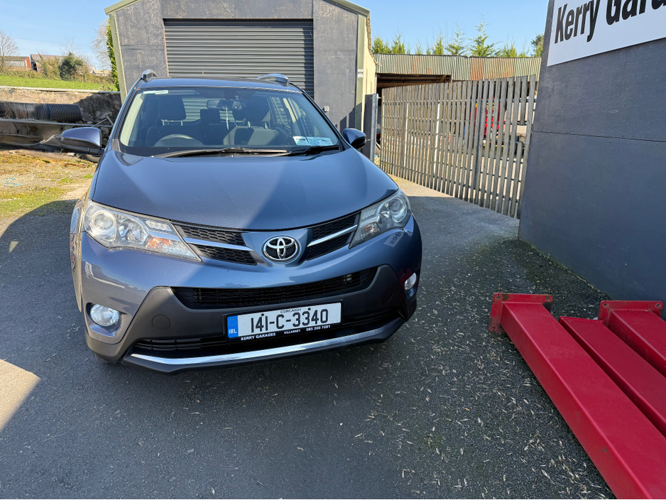 2014 Toyota Rav4 - image 8