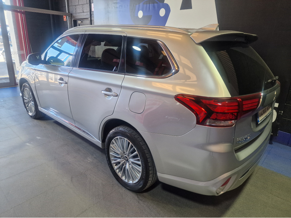 2019 Mitsubishi Outlander - image 6