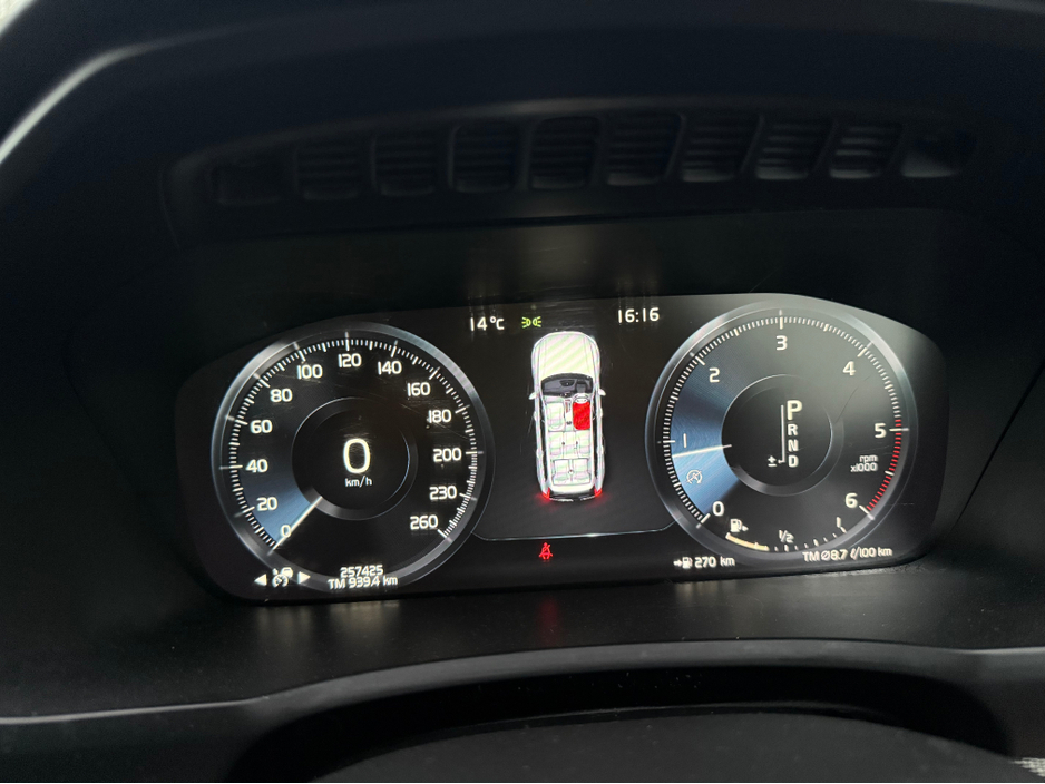 2017 Volvo XC90 - image 9