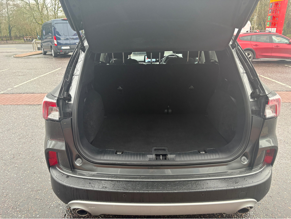 2020 Ford Kuga - image 7