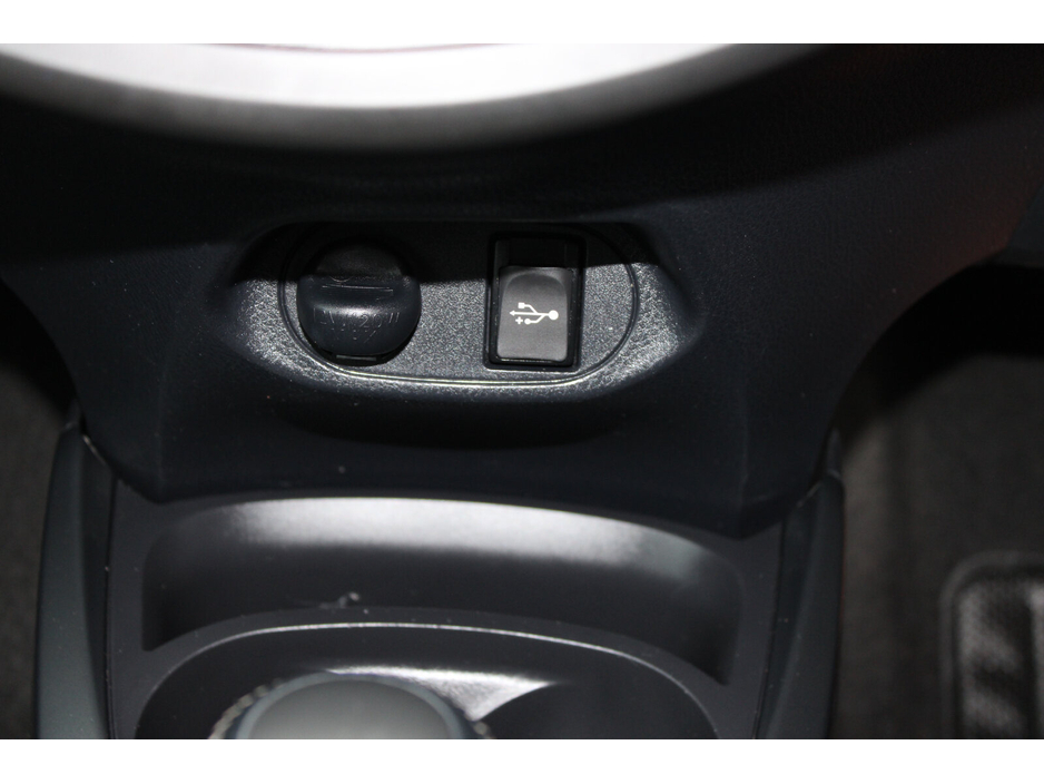 2017 Toyota Yaris Hybrid Luxury €14,950