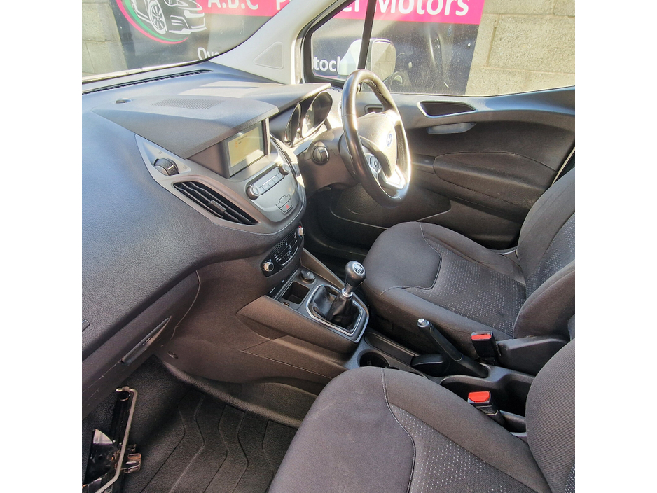 2019 Ford Courier - image 10