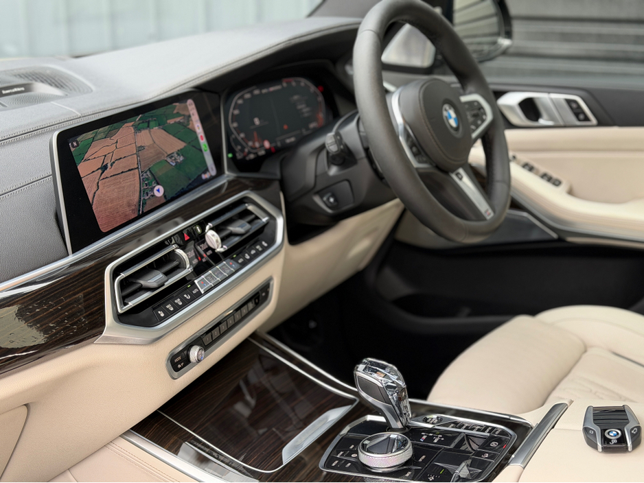 2019 BMW X5 - image 9