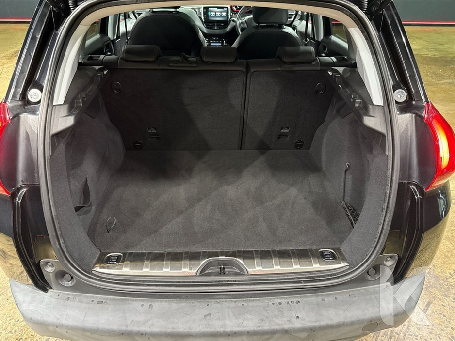 2016 Peugeot 2008 - image 11