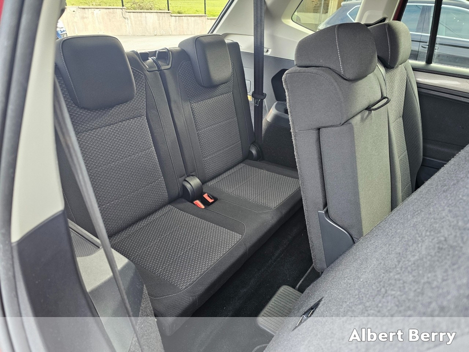 2021 Volkswagen Tiguan - image 9