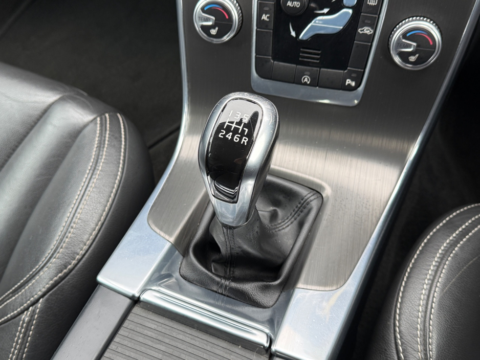 2015 Volvo S60 - image 27