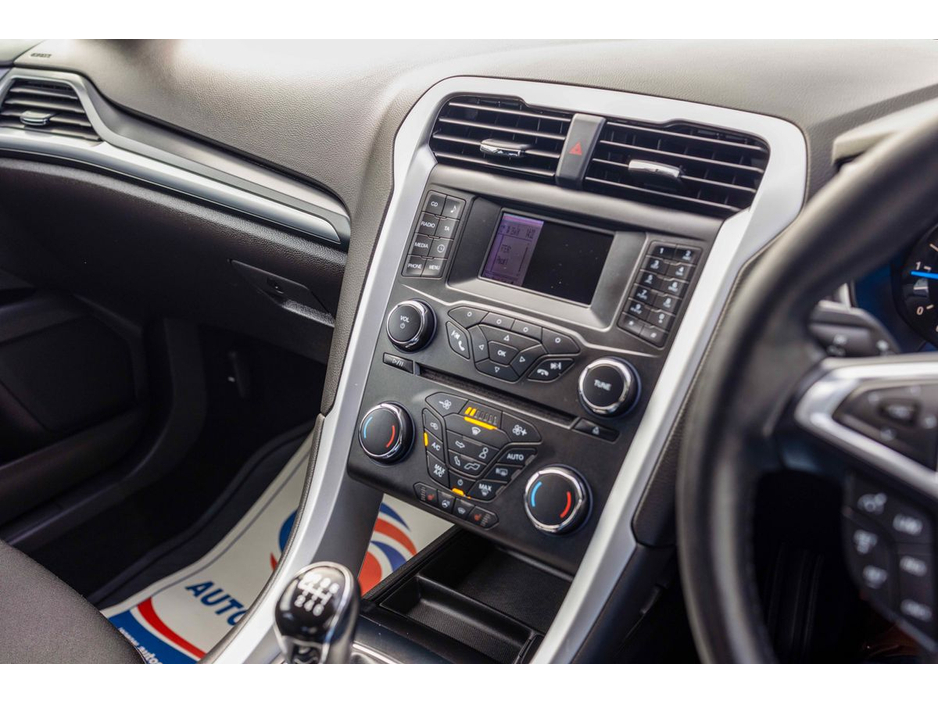 2017 Ford Mondeo - image 22