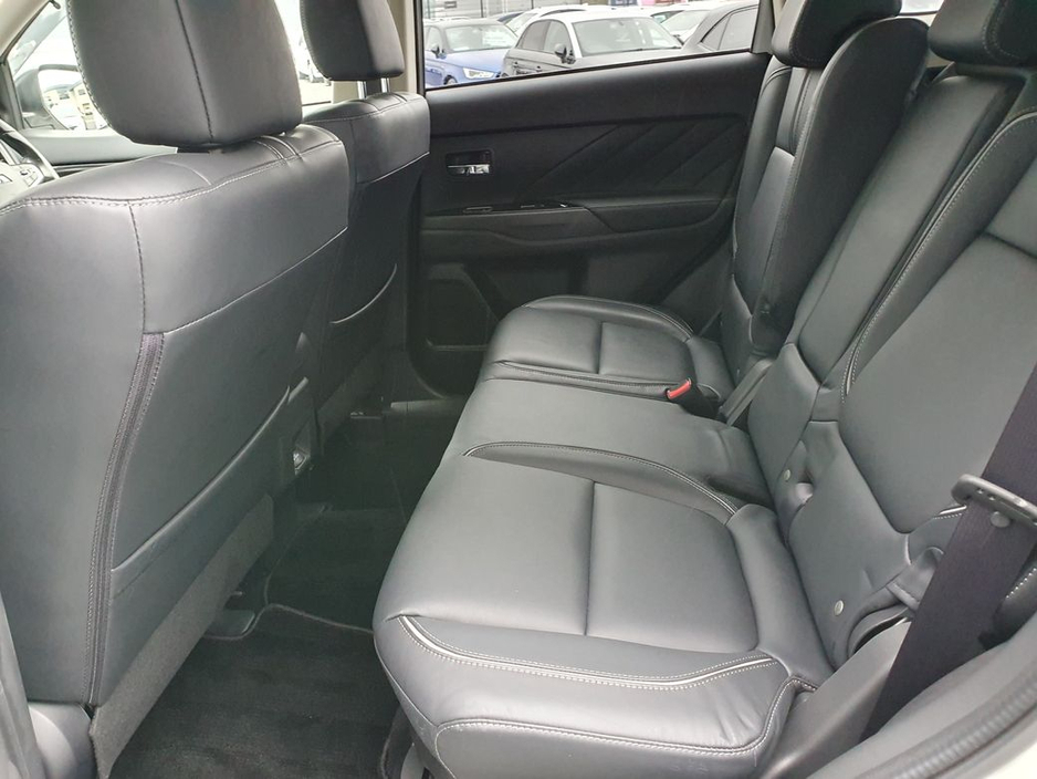 2016 Mitsubishi Outlander - image 24