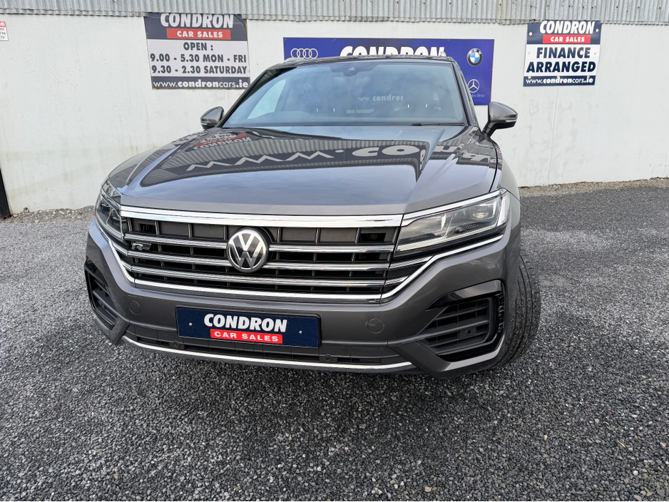 2019 Volkswagen Touareg - image 9