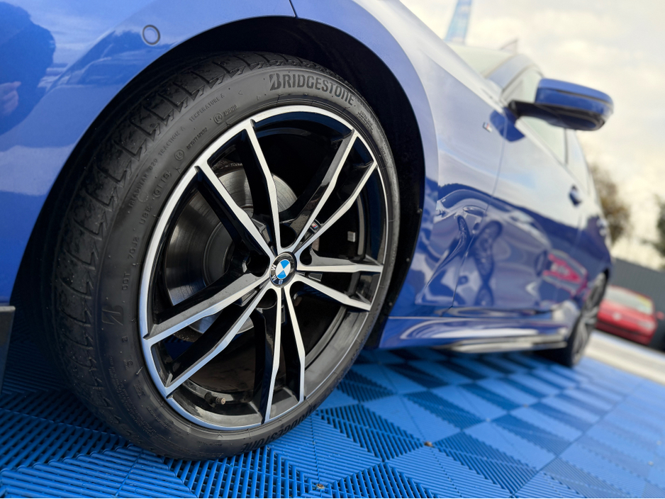 2020 BMW 3 Series - image 10