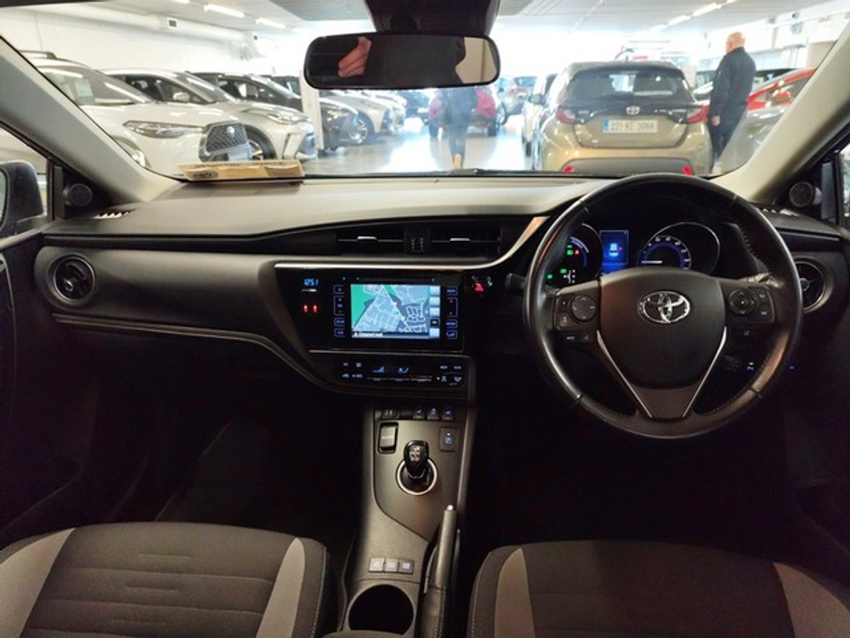 2016 Toyota Auris - image 8