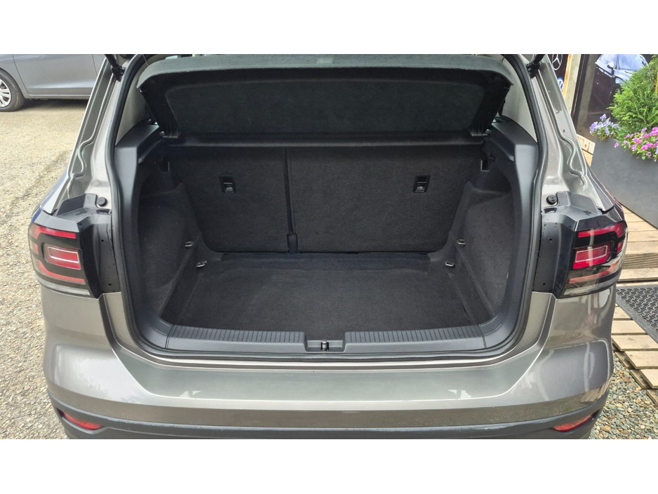 2020 Volkswagen T-Cross - image 13