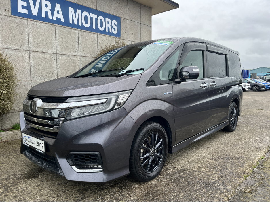 2019 Honda Stepwagon - image 6