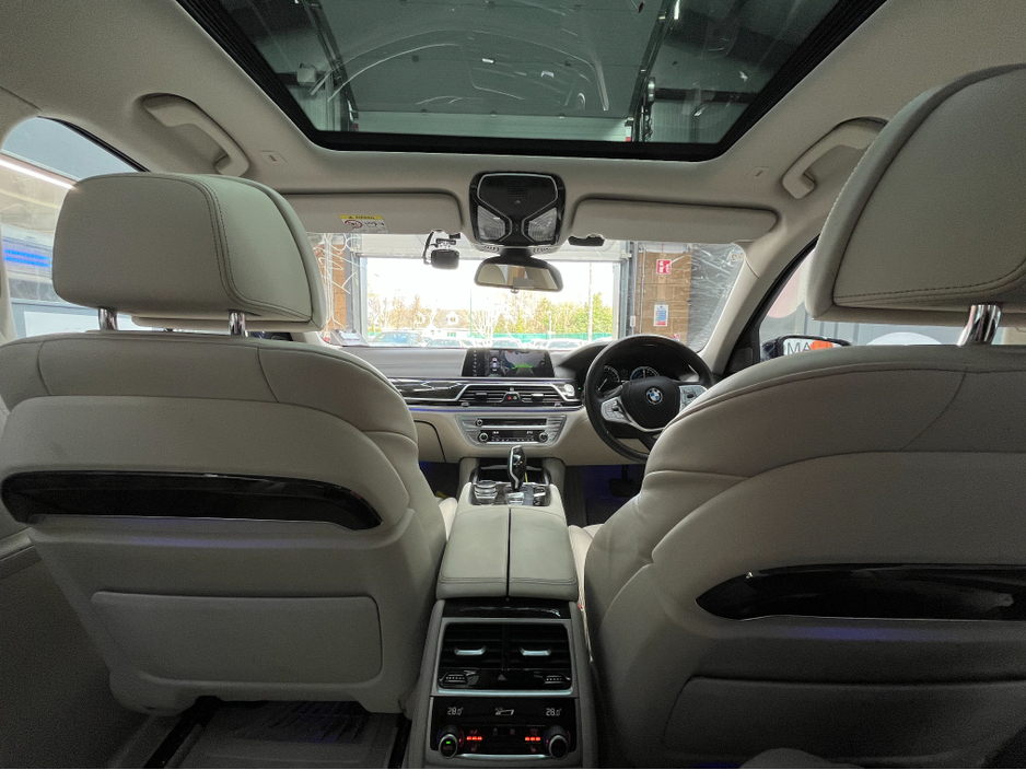 2018 BMW 7 Series - image 19
