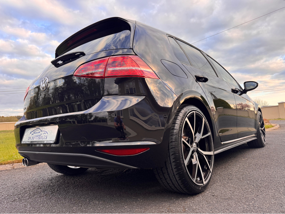 2017 Volkswagen Golf - image 12