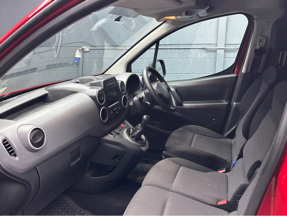 2018 Peugeot Partner - image 3