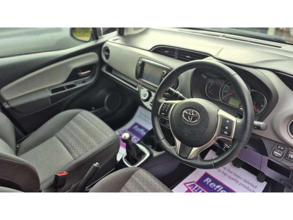 2016 Toyota Vitz - image 18