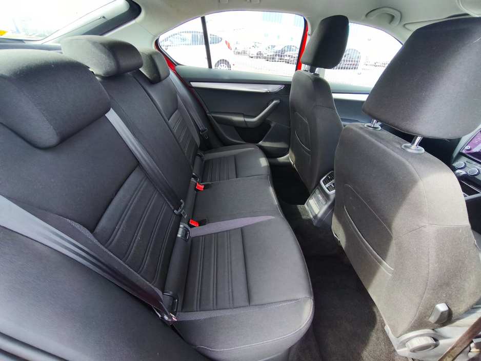 2018 Skoda Octavia - image 16