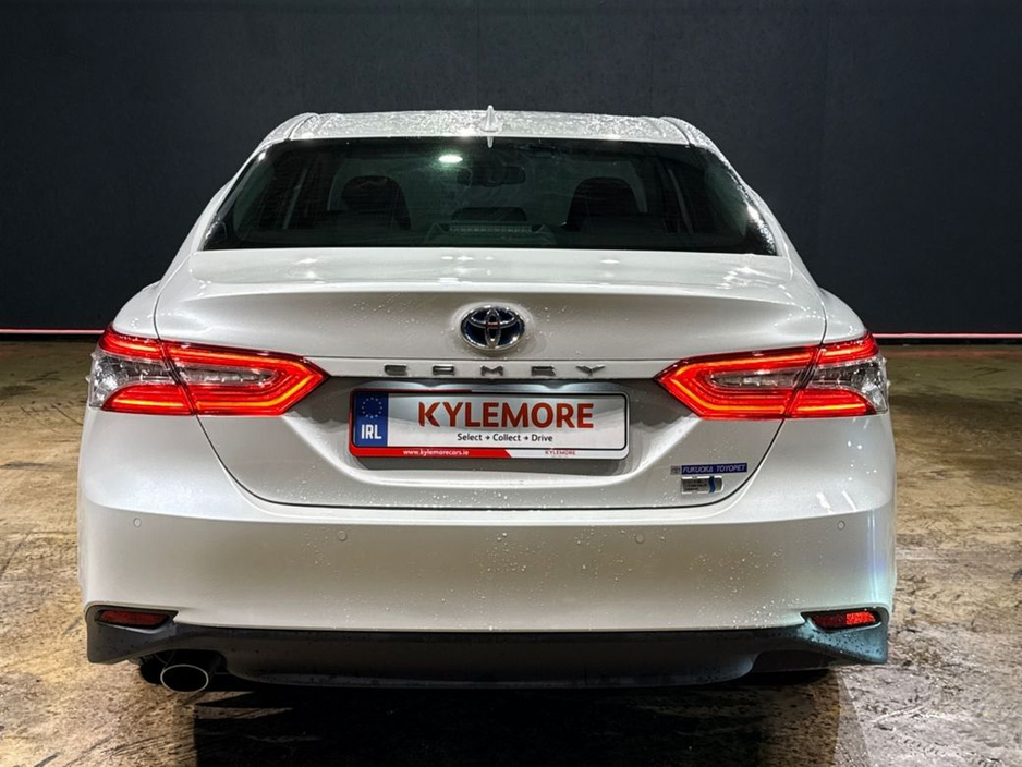 2021 Toyota Camry - image 4