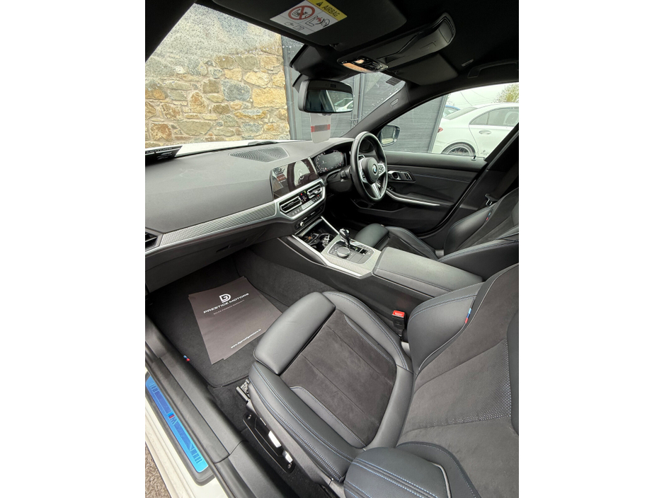 2020 BMW 3 Series - image 19