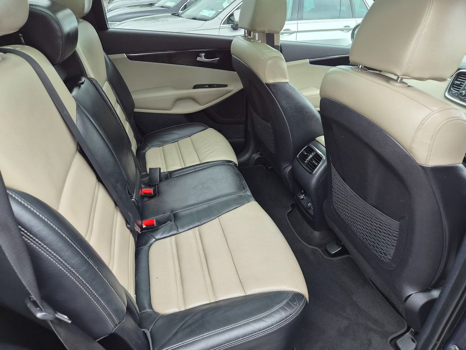 2018 Kia Sorento - image 7