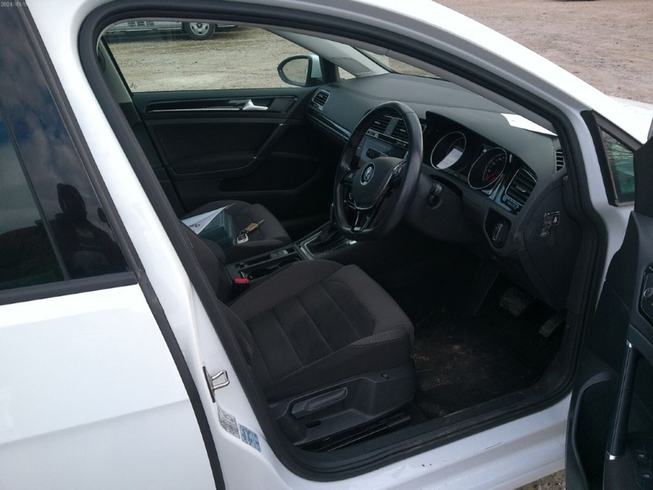 2017 Volkswagen Golf - image 8