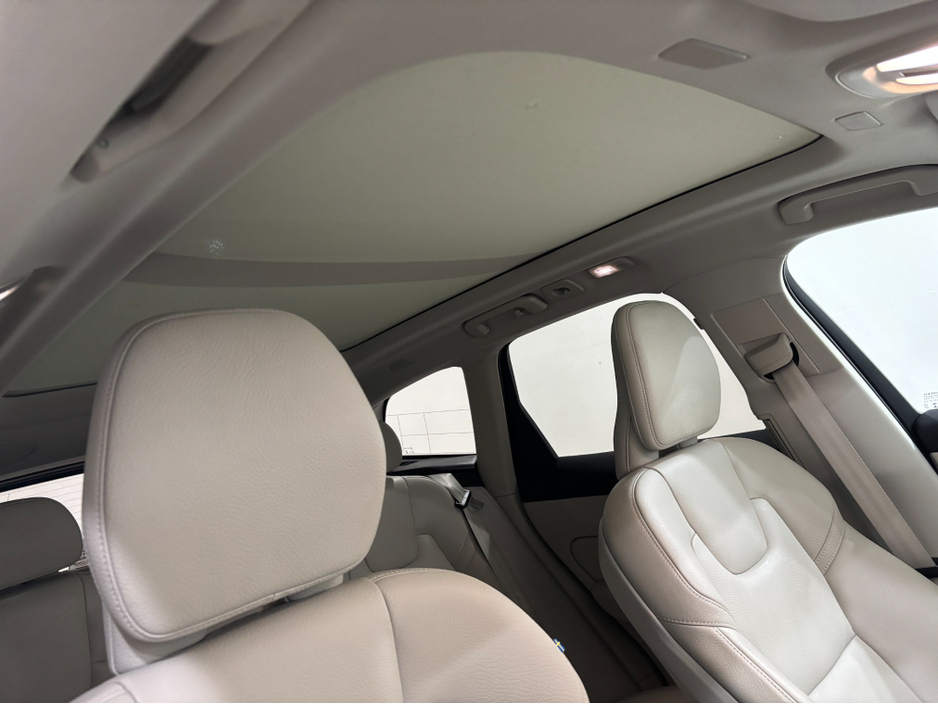 2024 Volvo XC60 - image 20