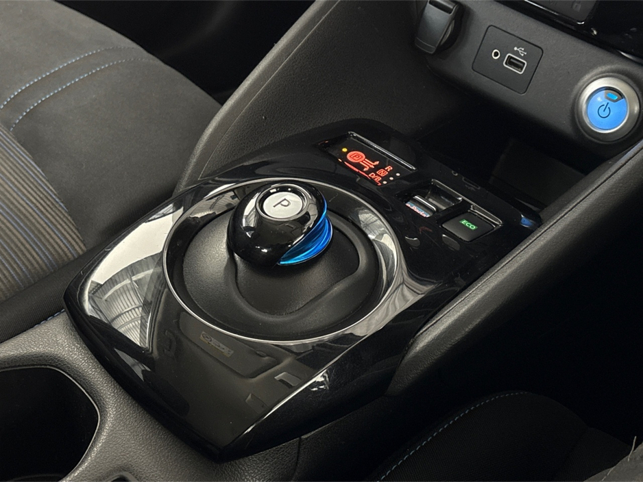 2021 Nissan Leaf PREMIUM 40KW**SEMI DIGITAL DASH**TOUCHSCREEN BLUETOOTH MEDIA**NAVIGATION**REVERSE CAMERA**PARKING SENSORS**ECO MODE**MULTIFUNCTIONAL STEERING WHEEL**CRUISE CONTROL**AUTO LIGHTS**AUTO WIPERS**ISOFIX** €14,995