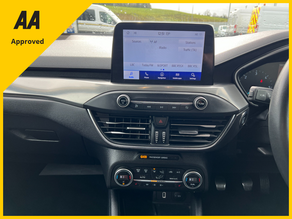 2019 Ford Focus - image 8