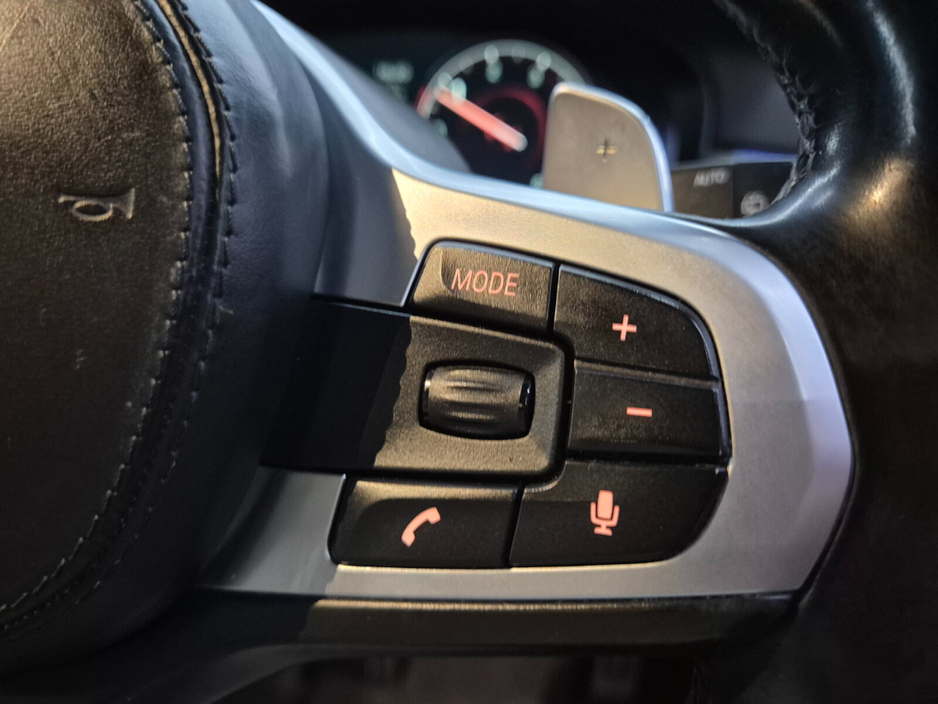 2017 BMW 5 Series - image 18