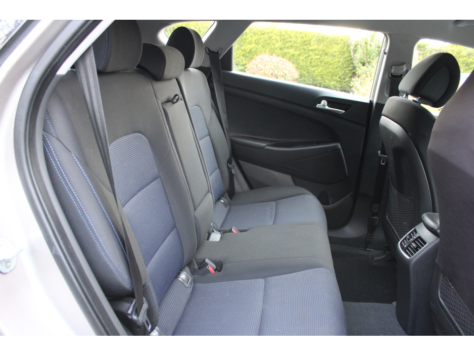 2016 Hyundai Tucson - image 10