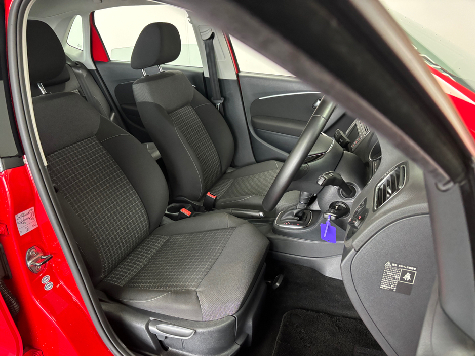 2014 Volkswagen Polo - image 6