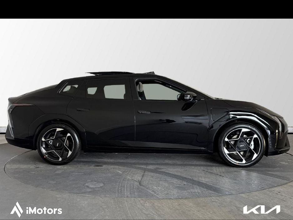 2025 Kia EV4 - image 4