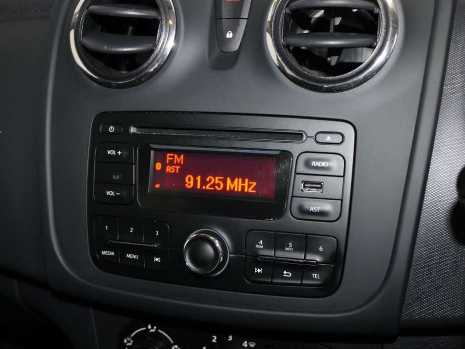 2016 Dacia Sandero - image 16