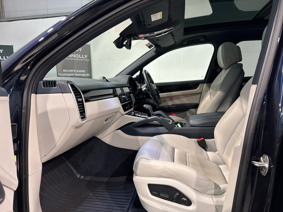 2022 Porsche Cayenne - image 21