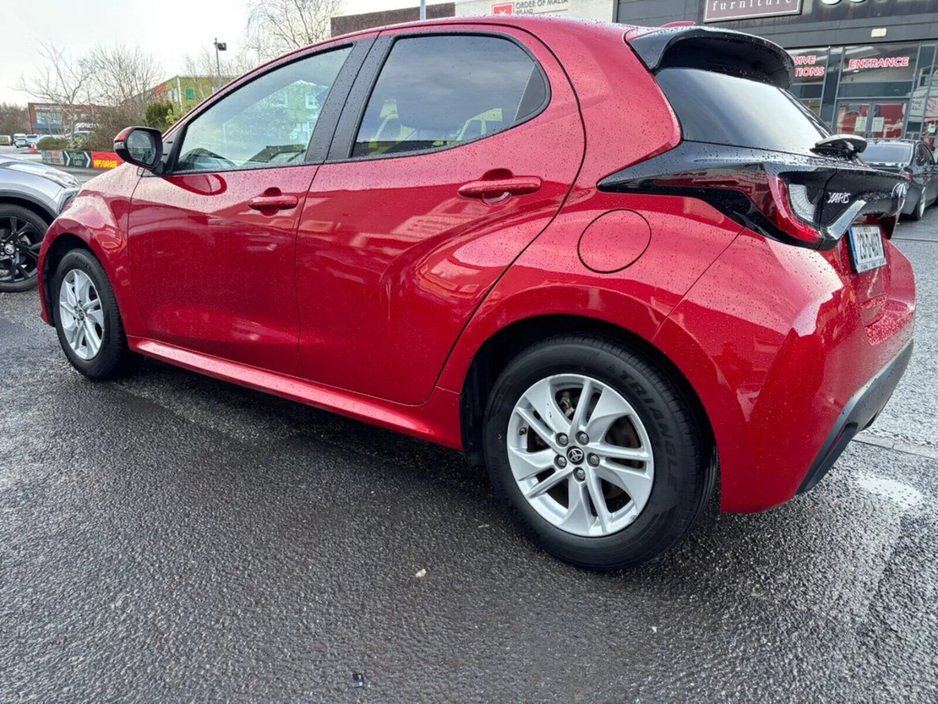 2023 Toyota Yaris - image 9