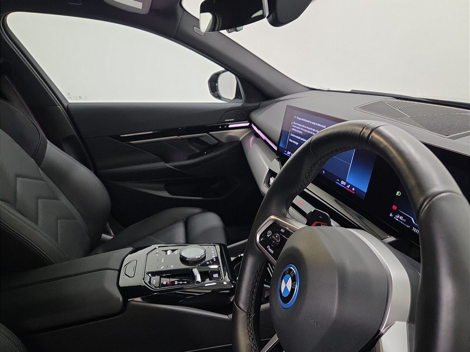 2024 BMW 5 Series - image 12