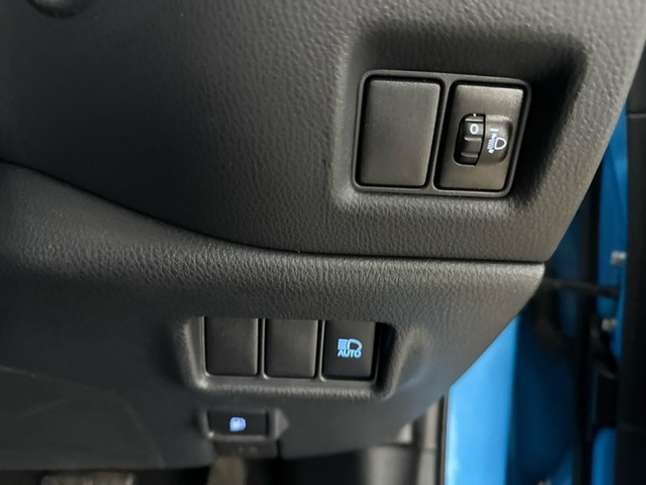 2019 Toyota C-HR - image 11