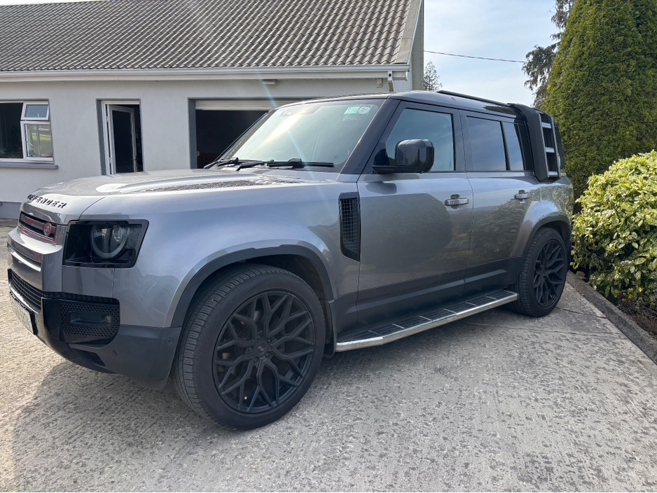 2023 Land Rover Defender - image 7