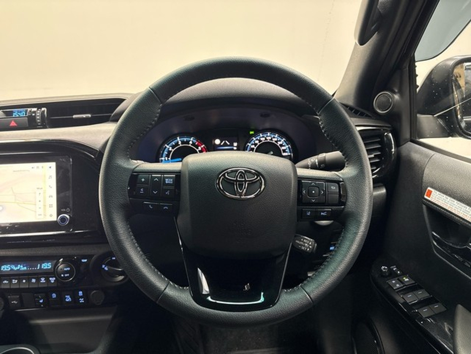 2026 Toyota Hilux Hilux 2.8 MHEV Invincible €49,972