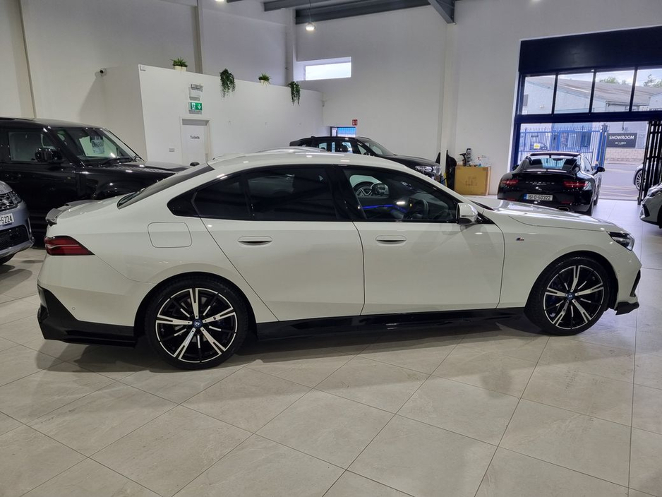 2025 BMW i5 - image 5