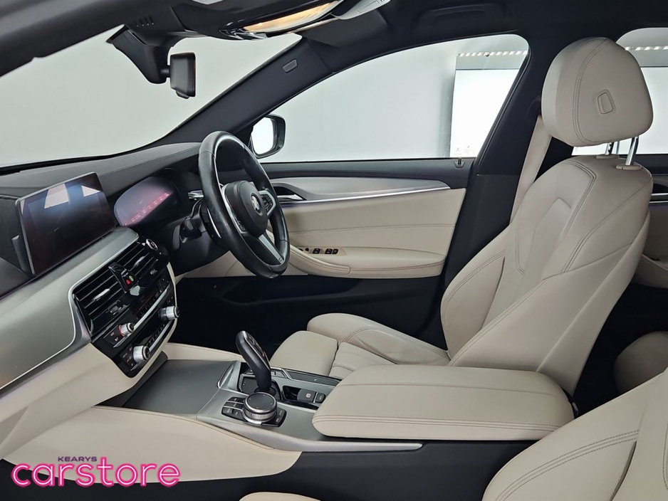 2019 BMW 5 Series - image 12