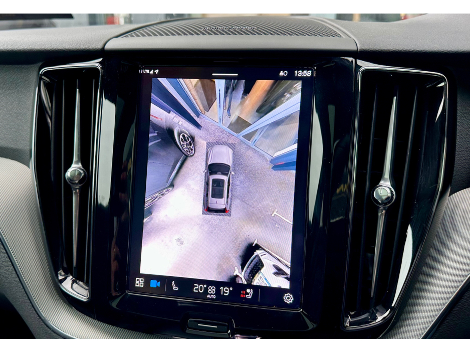 2025 Volvo XC60 T6 AWD PANORAMIC SUNROOF