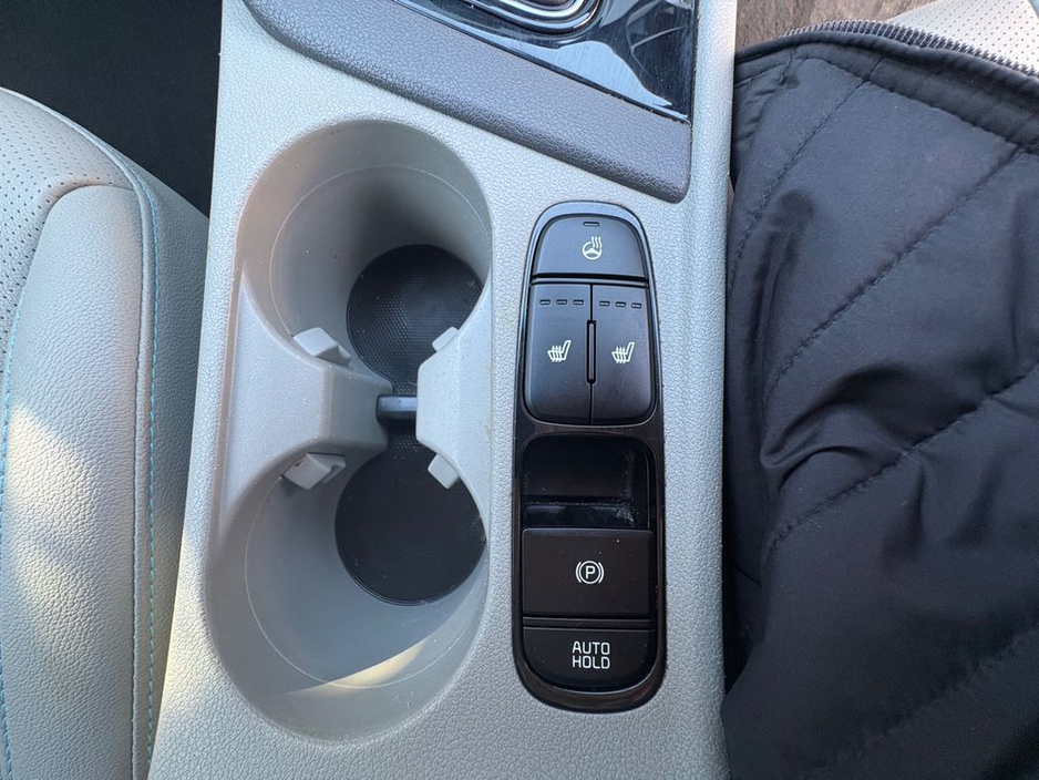2021 Kia Niro - image 9