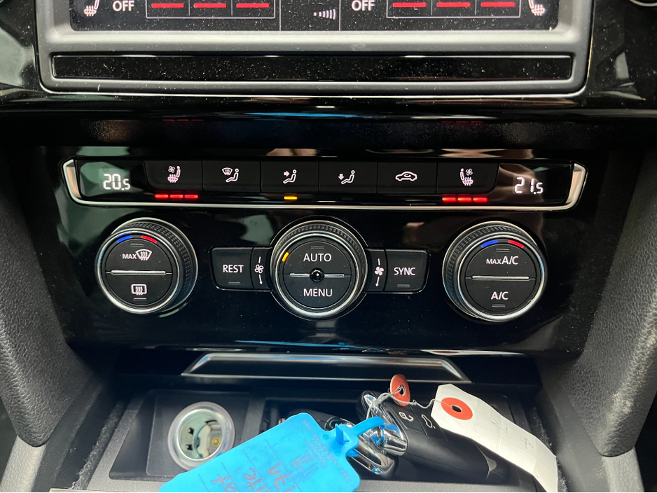 2017 Volkswagen Passat - image 21