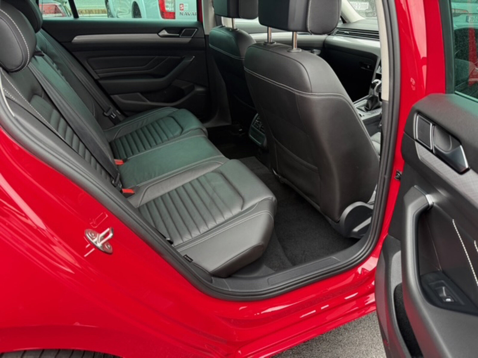 2022 Volkswagen Passat SEL TDI €32,995